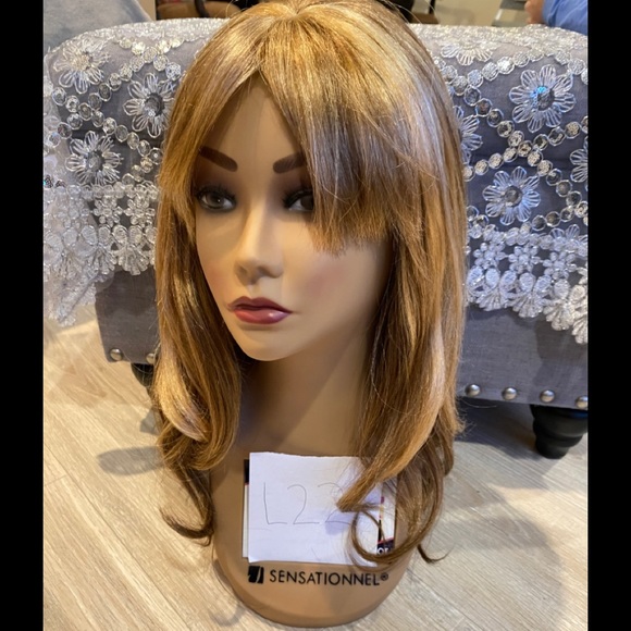 Other - Blonde golden wavy wig